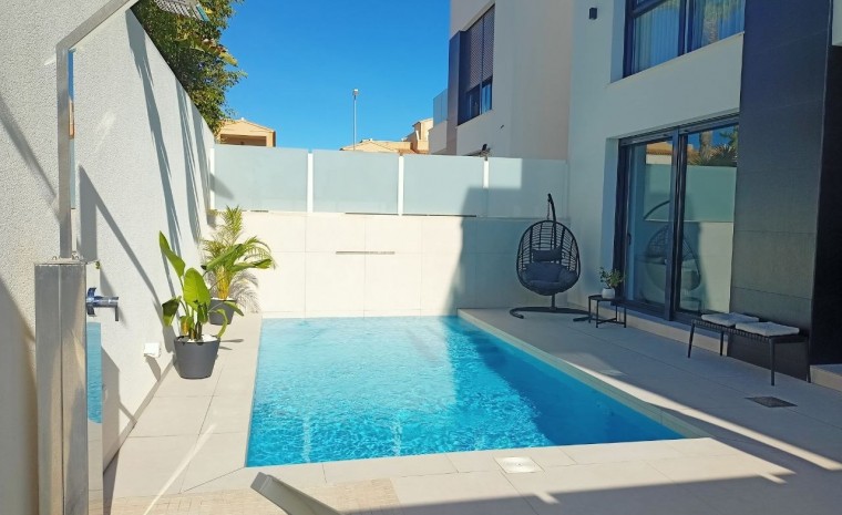 Resale - Villa - Orihuela Costa - Punta Prima